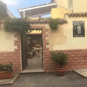 Sa Rosa E Su Trapperi Couette-café Oschiri